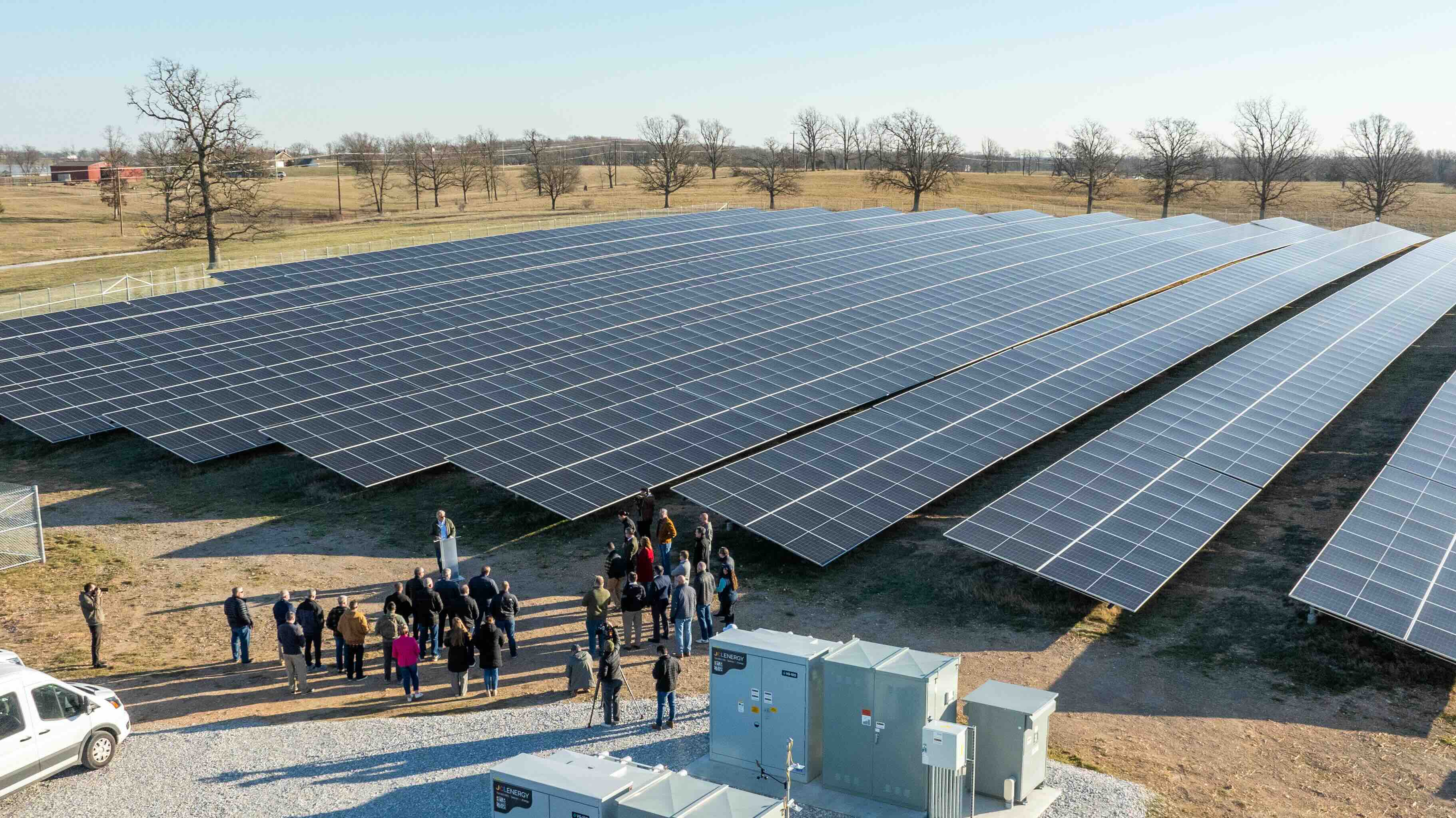 allaround パネル　MONOEYES 戸高　lynch J.B. Hunt Launches Solar Facility in Gentry to Offset as Much as
